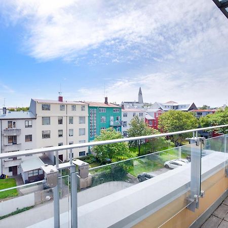 Penthouse Apartment On The Main Shopping Street Reykjavík Exterior photo