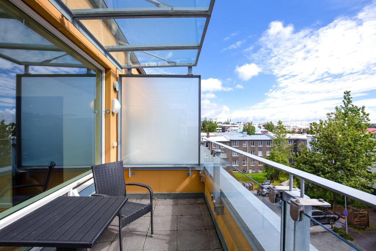 Penthouse Apartment On The Main Shopping Street Reykjavík Exterior photo